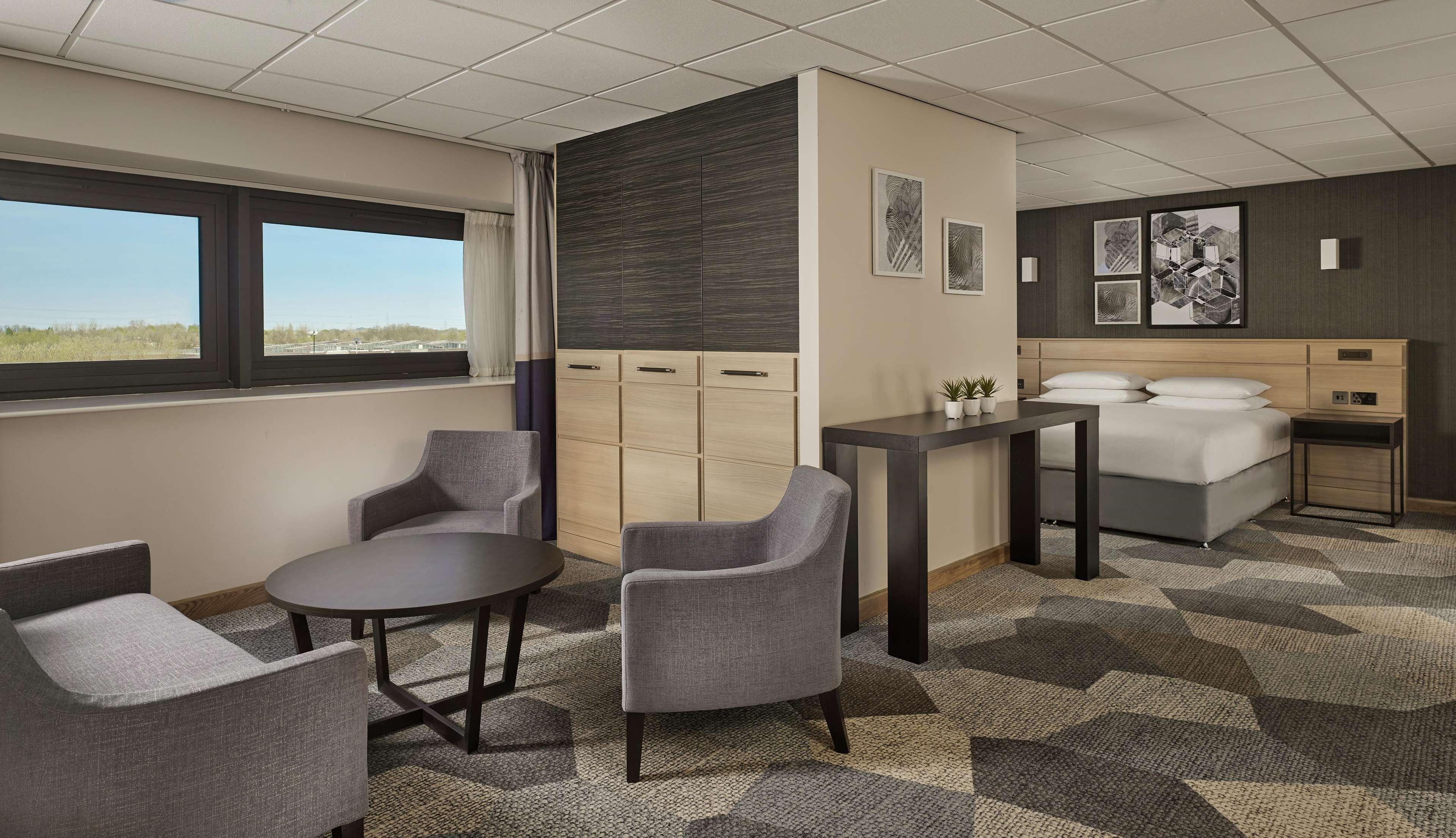 Отель Doubletree By Hilton Coventry Building Society Arena Экстерьер фото
