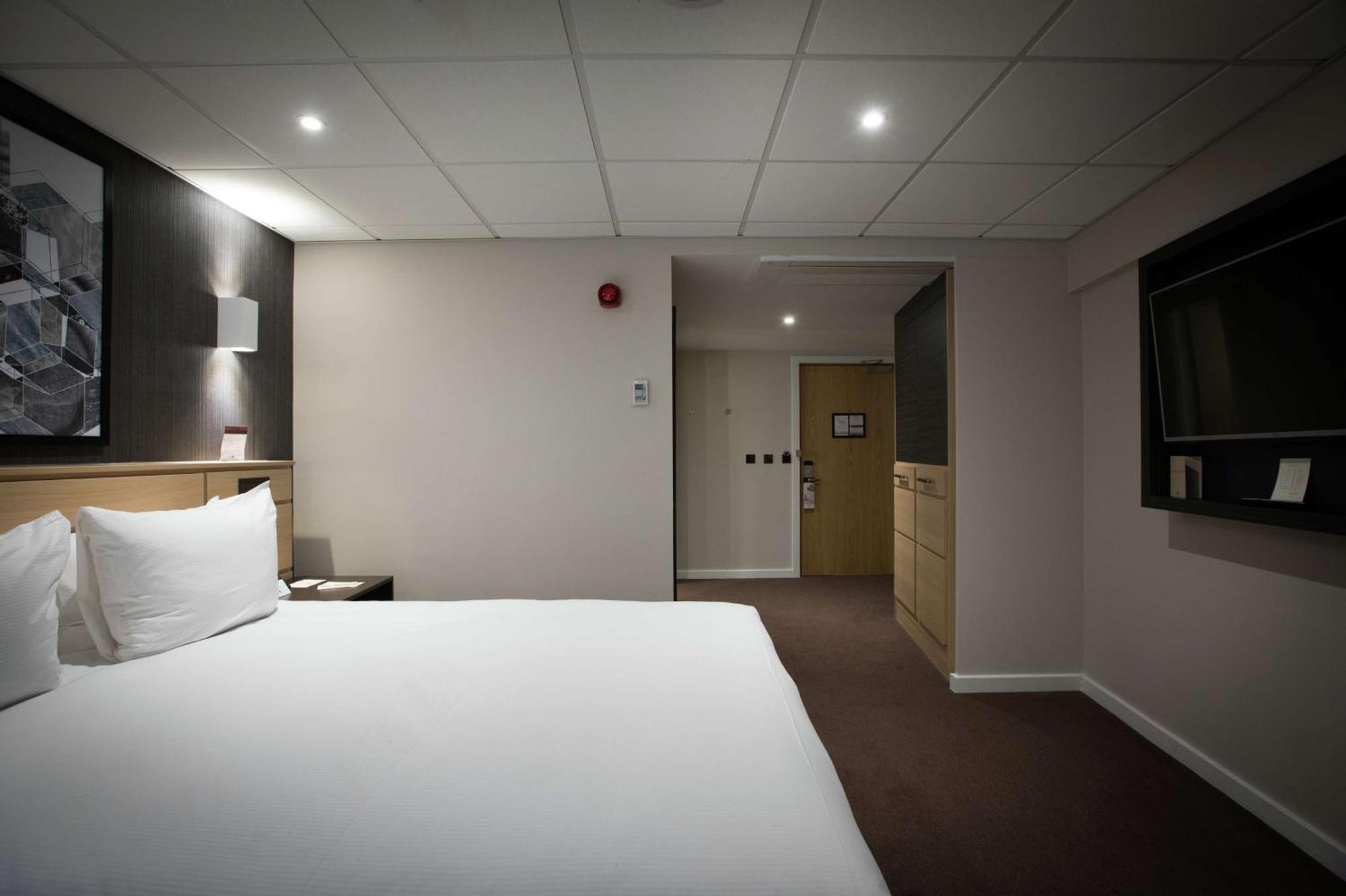 Отель Doubletree By Hilton Coventry Building Society Arena Экстерьер фото