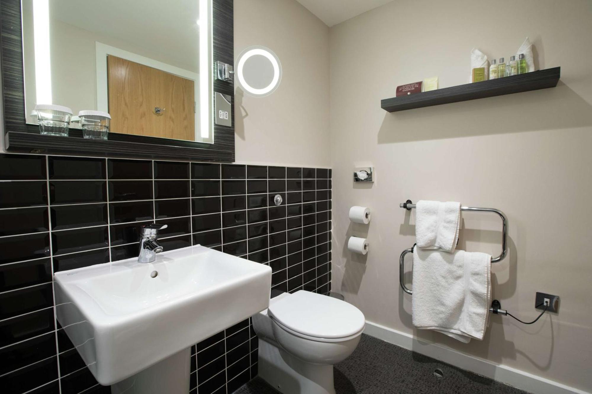 Отель Doubletree By Hilton Coventry Building Society Arena Экстерьер фото
